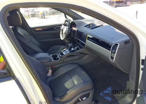 2023 Porsche Cayenne Platinum Edition z USA, uszkodzony, nr VIN WP1AA2AY8PDA15543